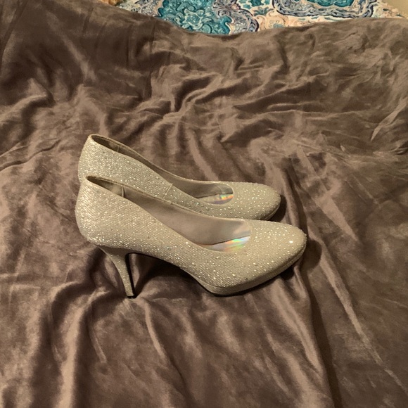 Heels - Picture 1 of 4